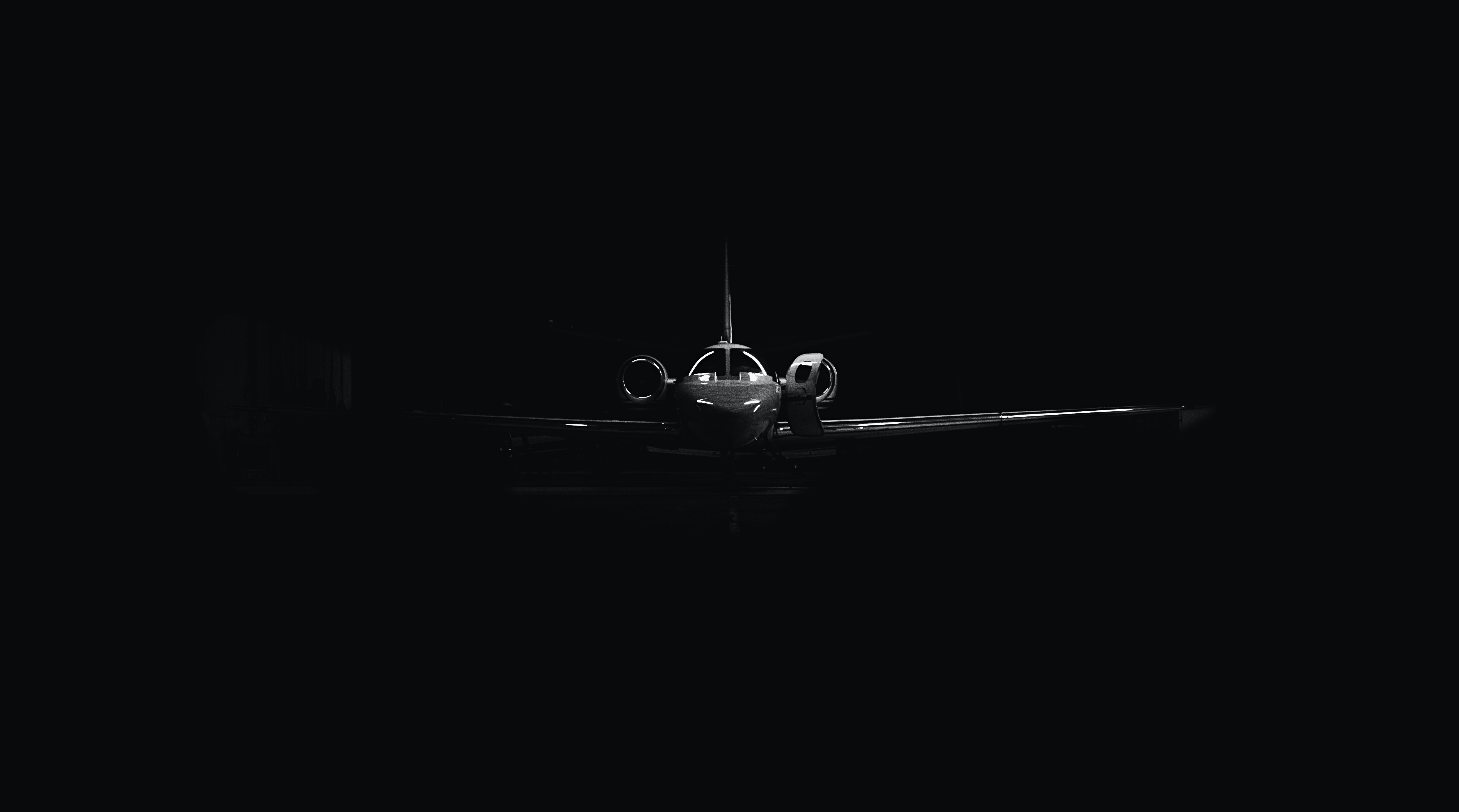 a_plane_in_the_dark