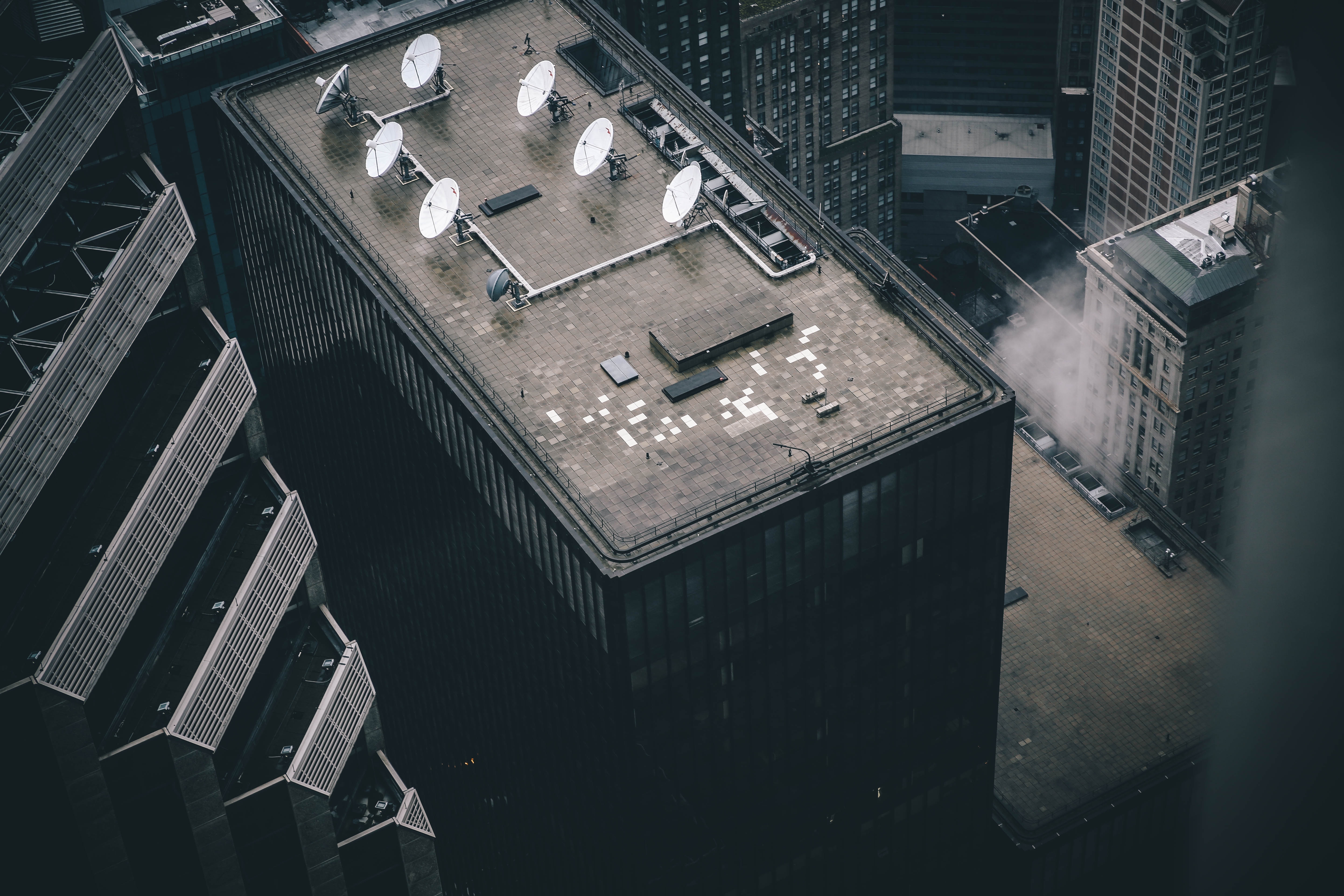 satellite_dishes_on_a_building