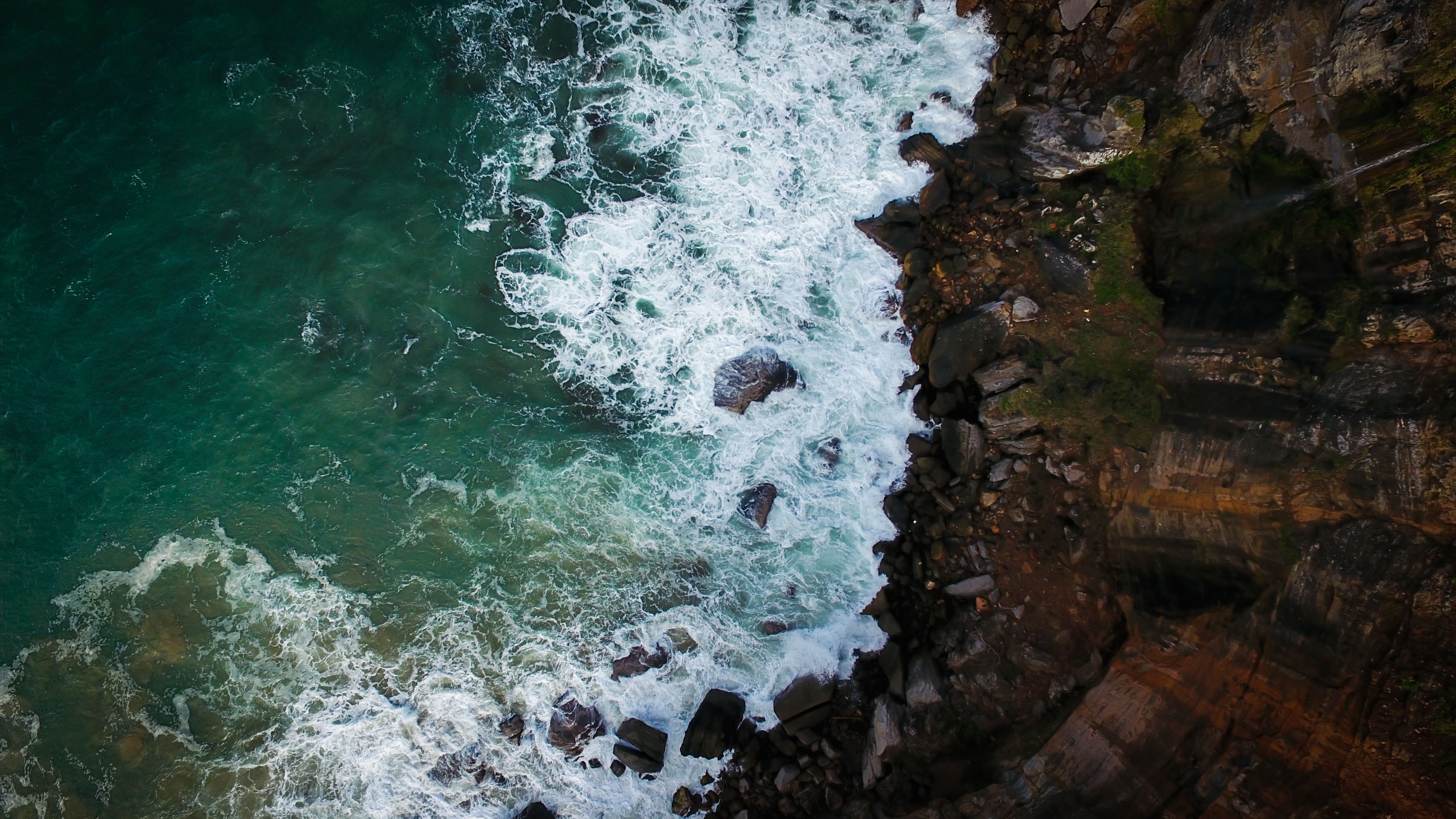 waves_crashing_on_rocks