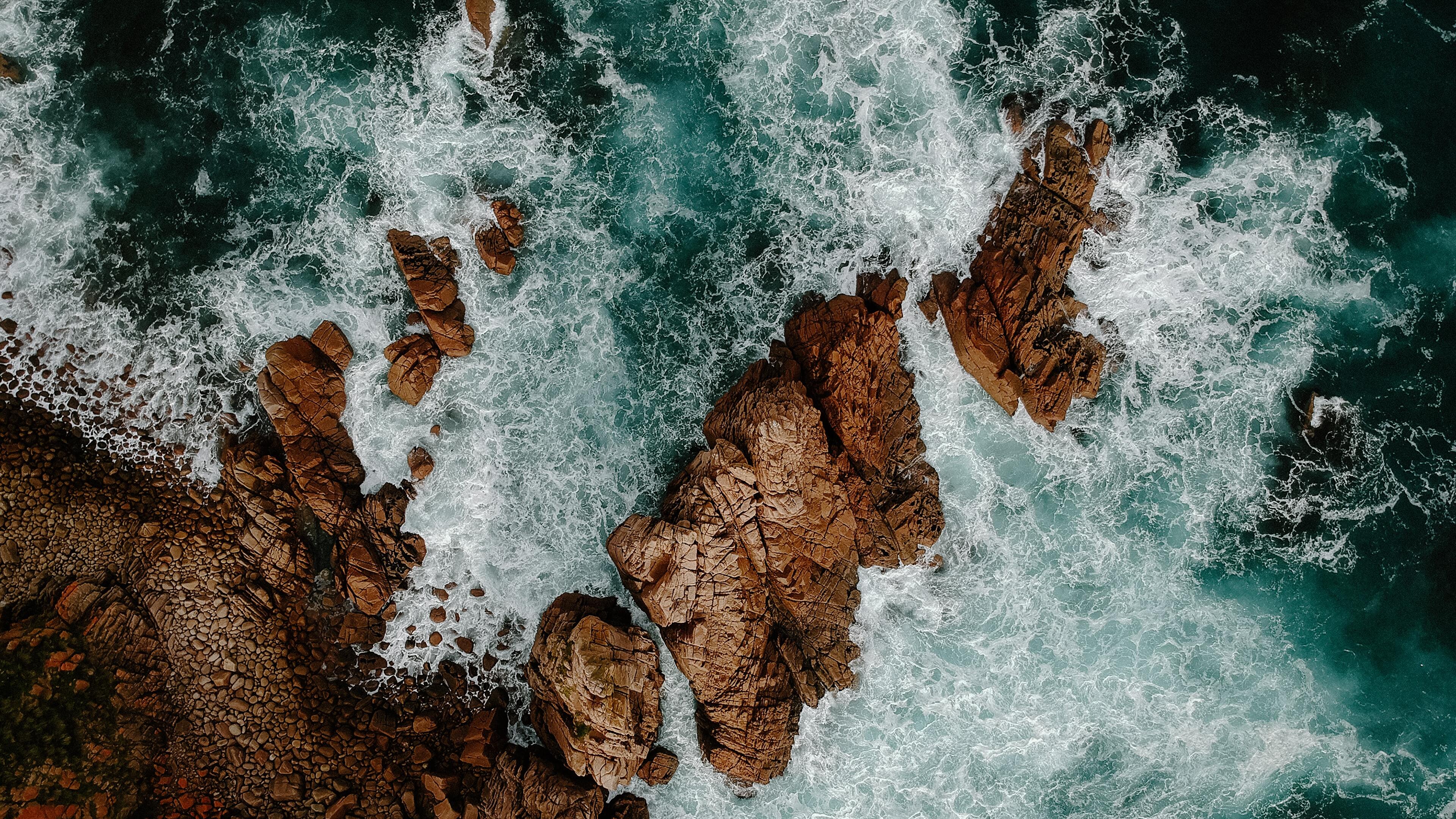 waves_crashing_waves_on_rocks