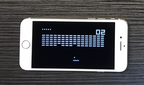 An iPhone 7 running BRIX in pongoOS