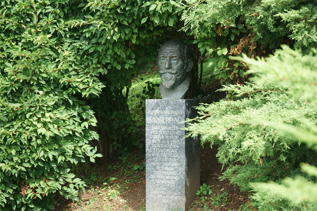 schlossberg_statue